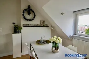 Beautiful penthouse near Rai and centre - Image 1