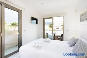 Modern Apartment with Sea Views and Terrace La Caleta - Image 2