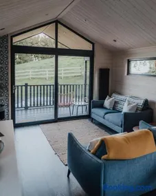 Briarfield Farm Stays - Uisce Cabin - Image 3