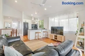 Lennox Beach Oasis 3 Bedrooms in town - Image 2
