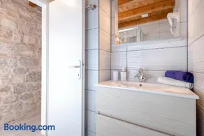 Old town apartment Mare - Image 2