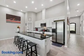 Modern Escape in Cedar Creek - Image 1