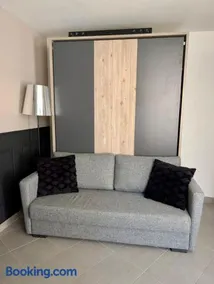 Air-conditioned studio with terrace 5 min to Metro Line 14 - Image 4