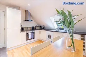 Hillbrook House- Apartment 8 - Image 3