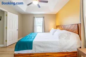 Family & Couples King Suite Home Near Lake Norman State Park & 30 mins from Charlotte - Image 2