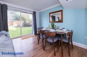Ratby House - Spacious 3 Bed with Garden & Parking - Image 2