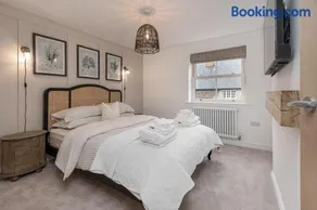 Luxurious renovated cottage with log burner - Image 3
