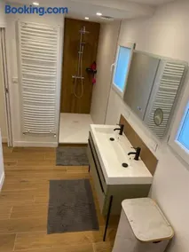 Suite parentale avec salle de bains et toilettes privées - Image 3