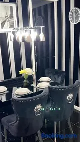Cheerful 3 bedroom Townhouse with free parking. - Image 2