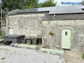 Kilnsey Wellbeing Barn With Hot Tub, Cold Plunge, Pet Friendly - Image 2