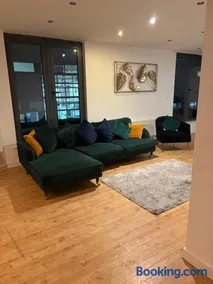 Rooftop 2 Bed Penthouse, Hot Tub, Wrapped Balcony, Free Parking, Train Station Location by Opulent Stays - Image 2