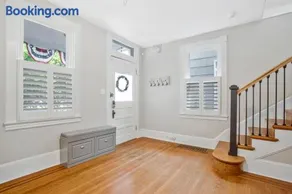 Walk to DTA & USNA Pet-Friendly Home - Image 3