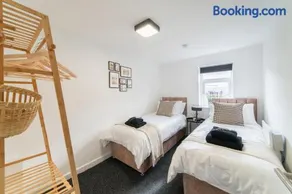 The Cosy 2 Bed, Free Parking - Image 2