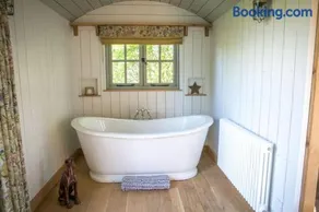 Perkins luxury shepherd huts - Image 4