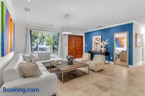 Dreampoolhousemiami - Image 2