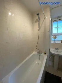 London Waterloo Apartment - Image 4