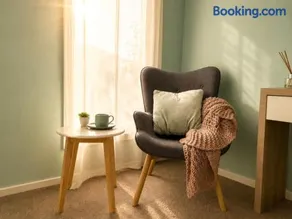 Private 1BR Retreat with Ensuite & Kitchenette - Image 2