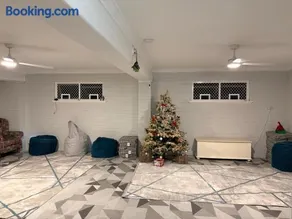 77 International Tourist House - Image 4