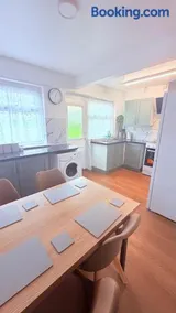 House In Hednesford Cannock, 3 Bedroom, sleeps 5 - Image 5