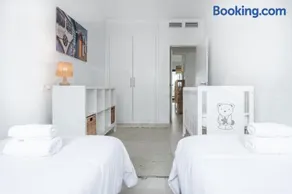 Beachside escape with parking and pool REMS - Image 4