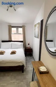 Luxury London house sleeps 13, 2 minutes to metro - Image 4