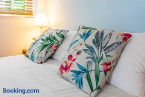 Falmouth Bay Holiday Apartments - Image 4