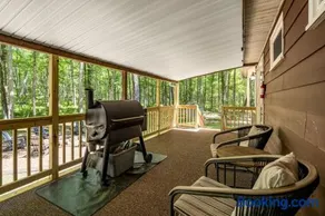 The Little Brown House - Cozy Retreat near Lake - Image 3