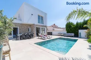Apart-rent Villa Cap Ras 0040 al canal con piscina y amarre - Image 1