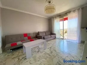 Stylish Modern Beach Studio - Image 4