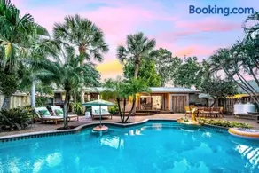 Tropical Pool Tiki Heaven - Image 1