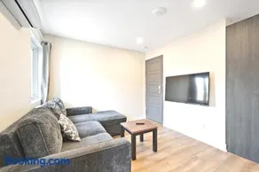 Cozy 3BDR in heart of plateau Montreal D - Image 3
