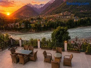 Hotel Hollywood Manali - Scenic River & Mountain View With Premium Rooms Near Mall Road - Image 1
