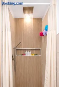 Arlington Oasis Guest House - Image 1