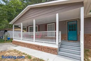 Rose Garden - Delightful Private and Peaceful Home - Image 2