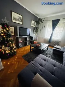 LakePark Garden Villa with swimming pool & park - Image 3