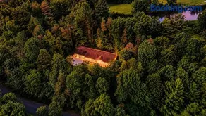 Lakeside Crescent Cottage with Kayaks and Bonfire Fun Family Friendly - Image 1