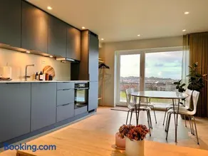 Apartment with garden and sea view - Image 3