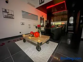 Suite avec jacuzzi et piscine - Image 2