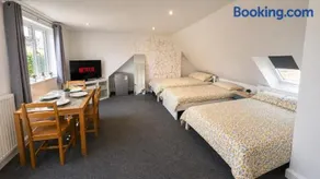 ValueStays Self Contained Studio Windsor Legoland - Image 4
