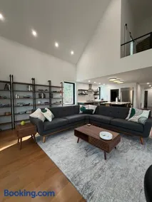 Contemporary Lakehouse in Lakeville - Image 3