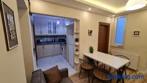 Cozy Spacious near Green Mosque - Image 1