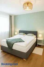 RuheTraum 80 - helles Design-Apartment mit Terrasse Parkplatz & Self-Check-in - Image 3