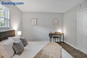 Minimal 1BR in the Heart of Durham - 2nd Floor - Image 4