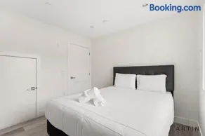 Sleek Coach House with Designer Kitchen - Sleeps 7 - Image 3