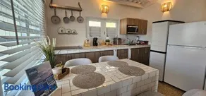 NEW Stunning Oceanfront Home with beautiful sunsets - Image 5