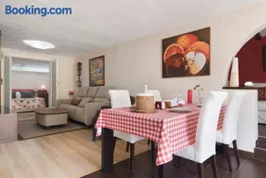 Maison avec barbecue, jardin et jacuzzi | Vue montagne - Image 2