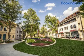 Tamás Apartman - Panorámás, tágas lakás a történelmi belvárosban kilátással a Virágórára - Image 2