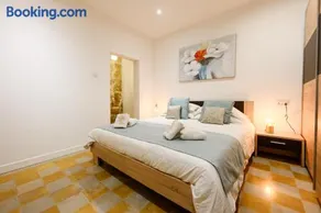 Seaside Mediterranean Home in Historic Senglea - Image 4
