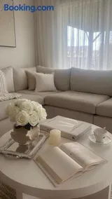 Private Room In Luxury Home - Image 2