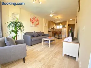 Modern 1 Bedroom Seaside Apartment with Pool - Image 1